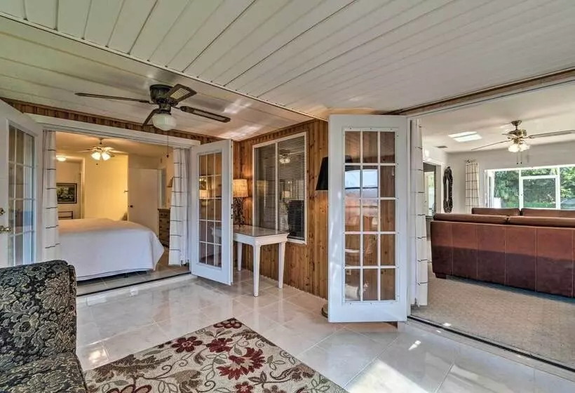 Charming Port Charlotte Home W/ Lanai & Pool!
