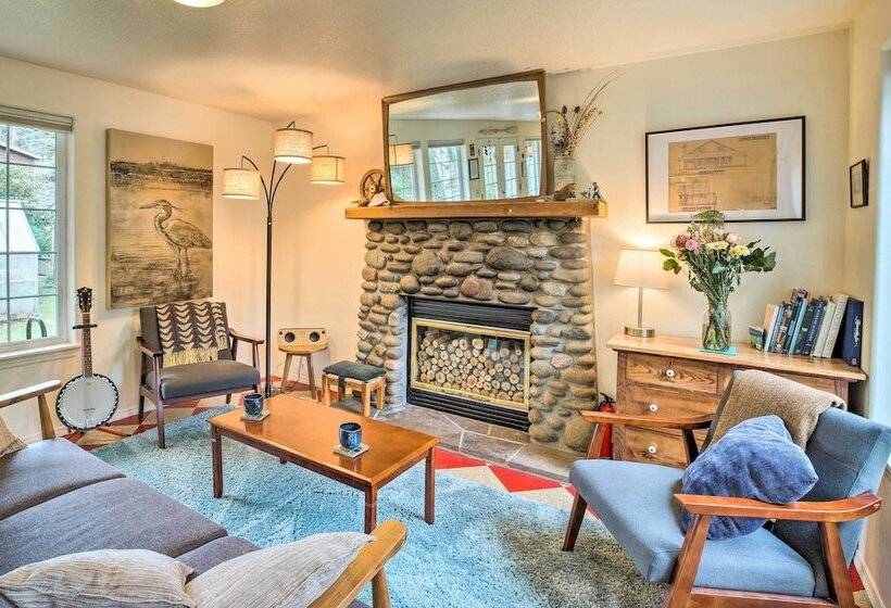 Charming Rockaway Beach House, Walk To Ocean!