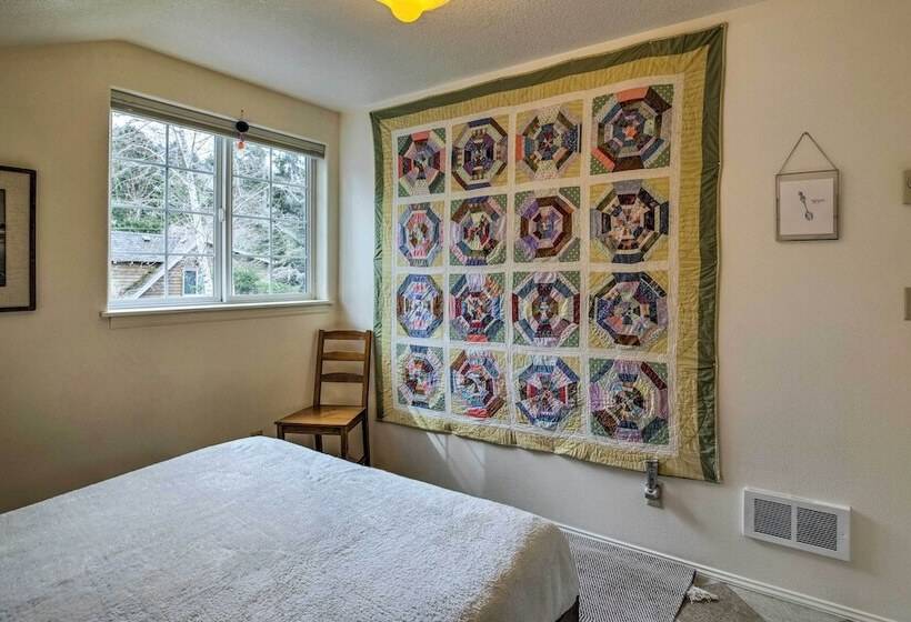 Charming Rockaway Beach House, Walk To Ocean!