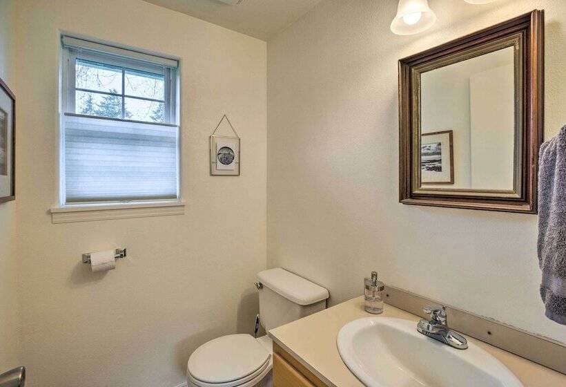 Charming Rockaway Beach House, Walk To Ocean!