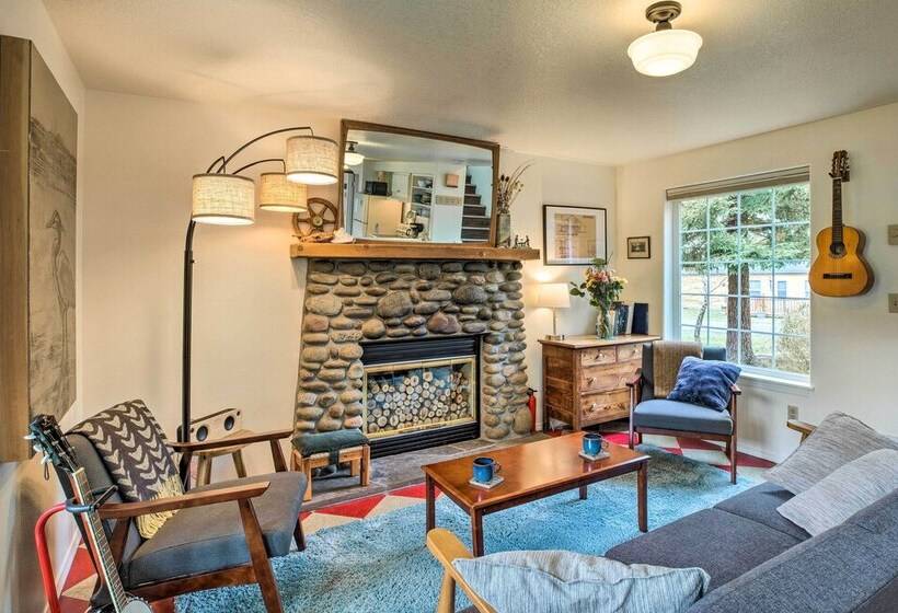 Charming Rockaway Beach House, Walk To Ocean!