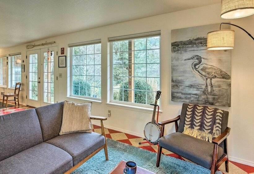 Charming Rockaway Beach House, Walk To Ocean!