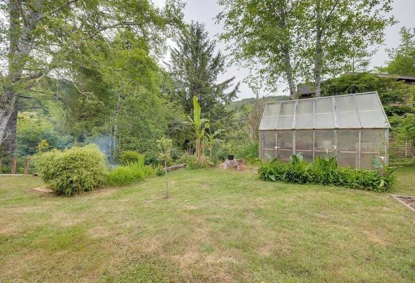 Charming Rockaway Beach House, Walk To Ocean!