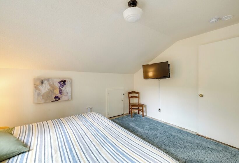 Charming Rockaway Beach House, Walk To Ocean!