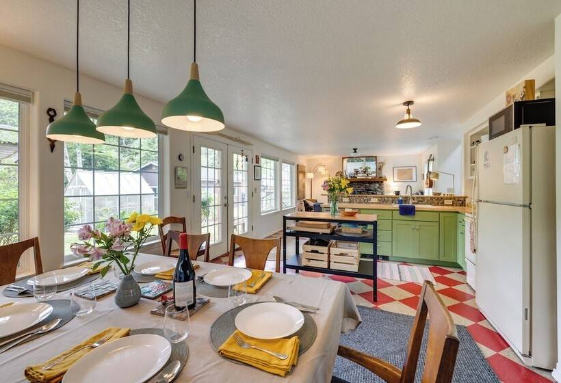 Charming Rockaway Beach House, Walk To Ocean!