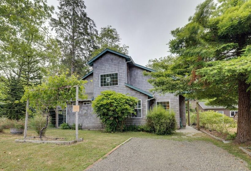 Charming Rockaway Beach House, Walk To Ocean!