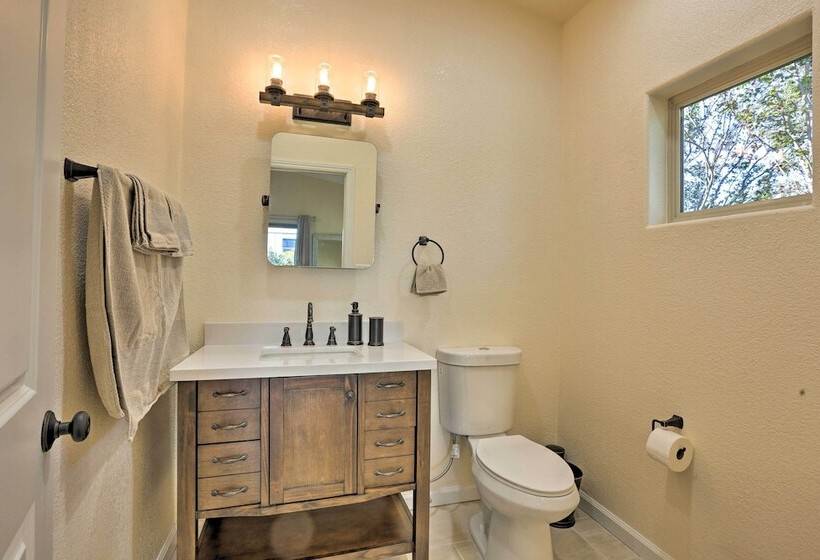 Chic Ranch Style Home On 33 Acre Walnut Ranch