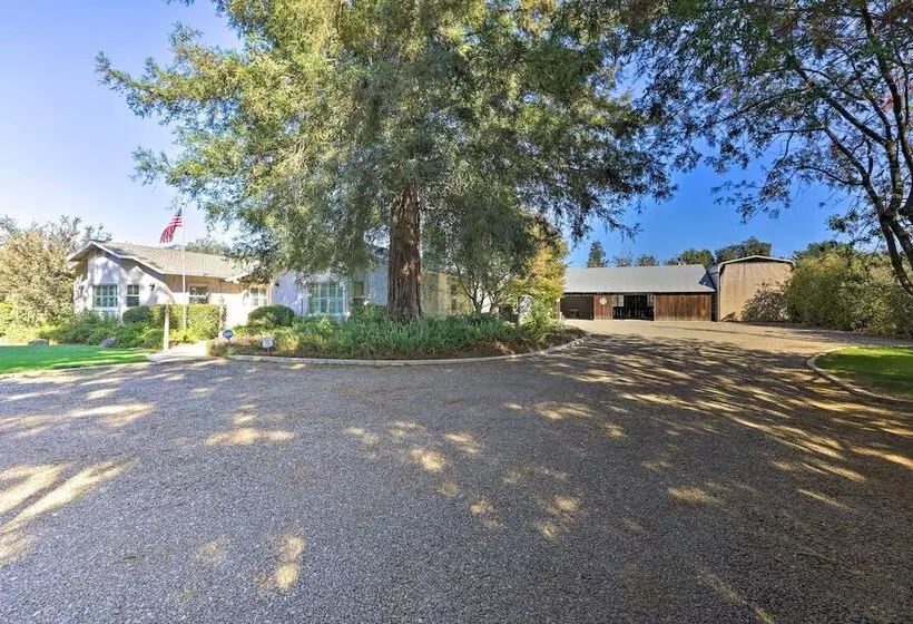 Chic Ranch Style Home On 33 Acre Walnut Ranch