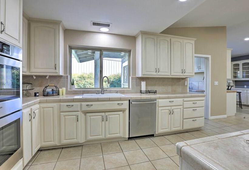 Chic Ranch Style Home On 33 Acre Walnut Ranch