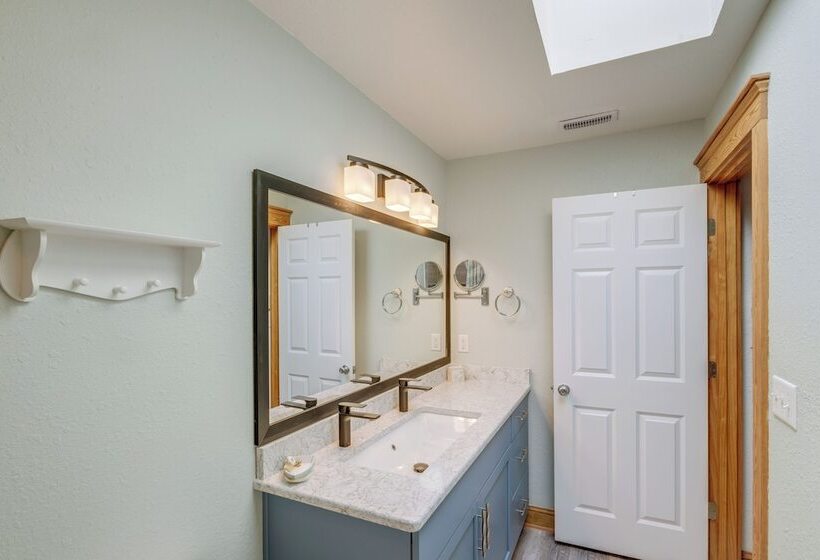 Coastal Home W/ Deck & Outdoor Shower