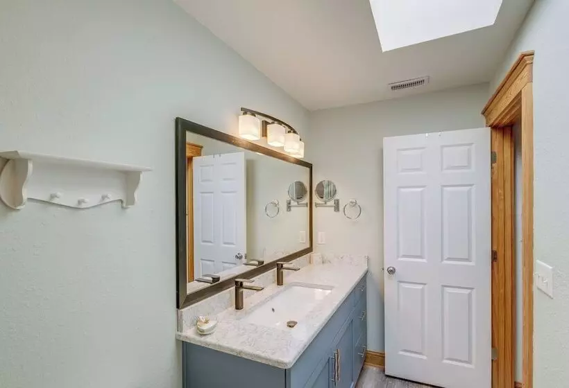 Coastal Home W/ Deck & Outdoor Shower