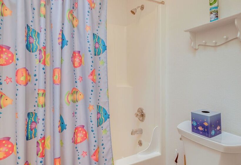 Coastal Home W/ Deck & Outdoor Shower