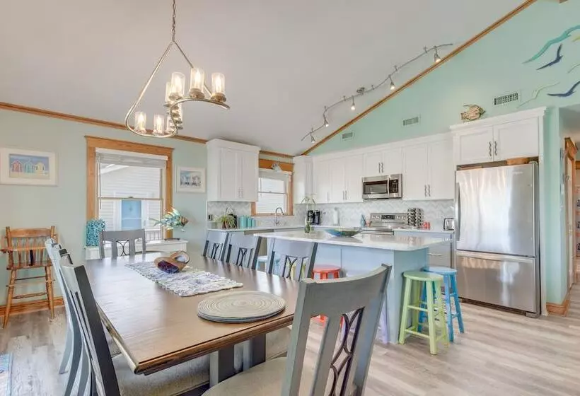 Coastal Home W/ Deck & Outdoor Shower