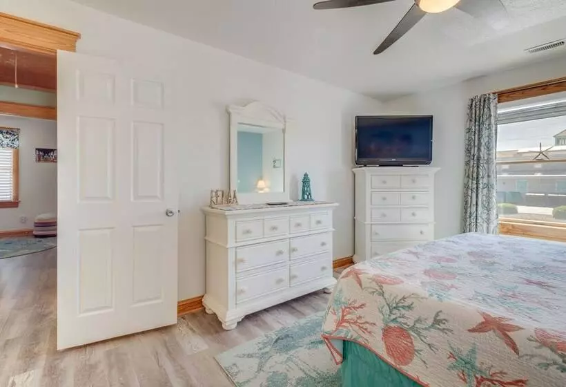 Coastal Home W/ Deck & Outdoor Shower