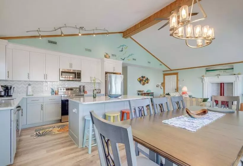 Coastal Home W/ Deck & Outdoor Shower