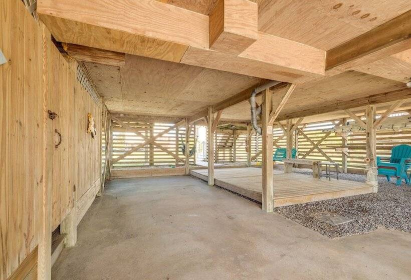 Coastal Home W/ Deck & Outdoor Shower