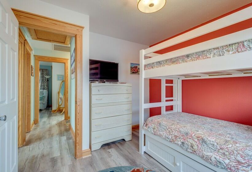 Coastal Home W/ Deck & Outdoor Shower