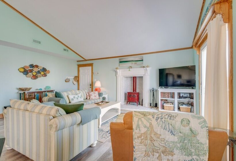 Coastal Home W/ Deck & Outdoor Shower