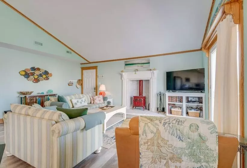 Coastal Home W/ Deck & Outdoor Shower