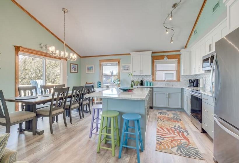 Coastal Home W/ Deck & Outdoor Shower