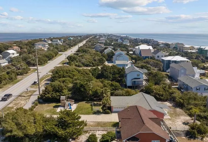 Colorful Emerald Isle Home: Just Steps To Beach!