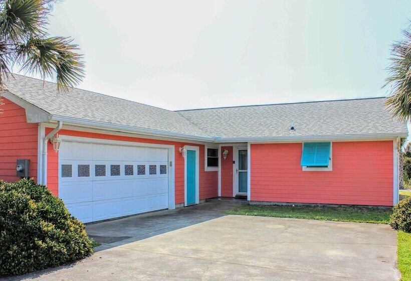 Colorful Emerald Isle Home: Just Steps To Beach!