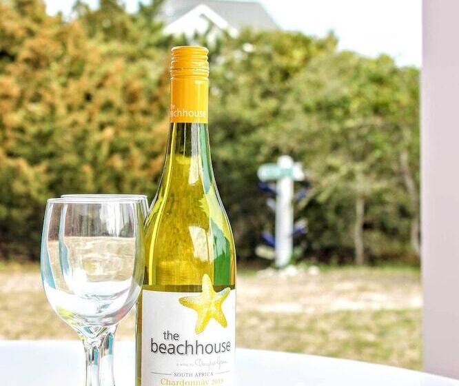 Colorful Emerald Isle Home: Just Steps To Beach!