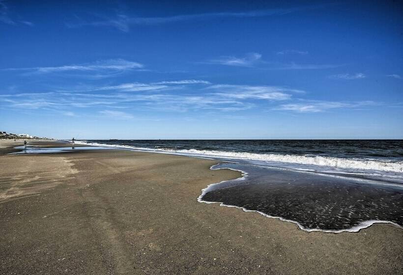 Colorful Emerald Isle Home: Just Steps To Beach!