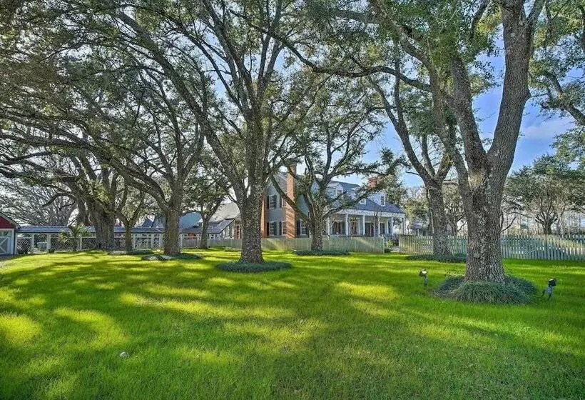 Tranquil Bayou Country Home W/ Pond: 8 Mi To Houma