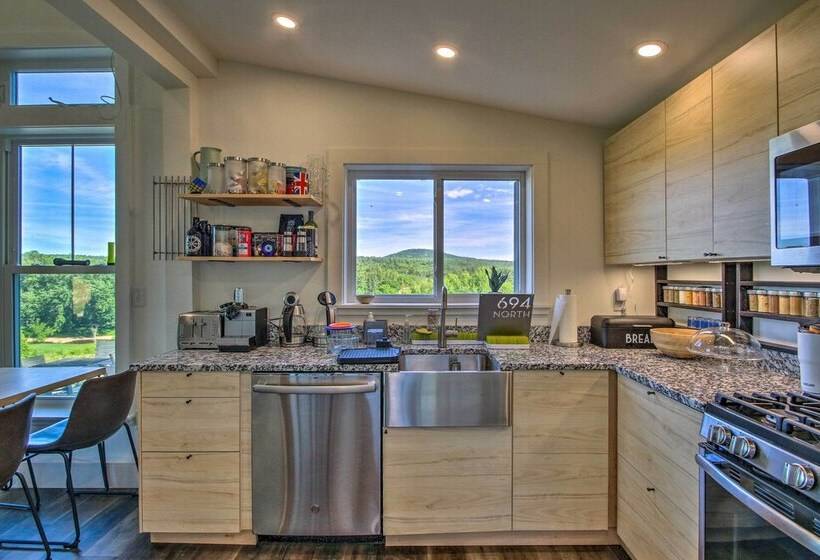 Cozy Bethel Escape W/ Views < 10 Mi To Ski!