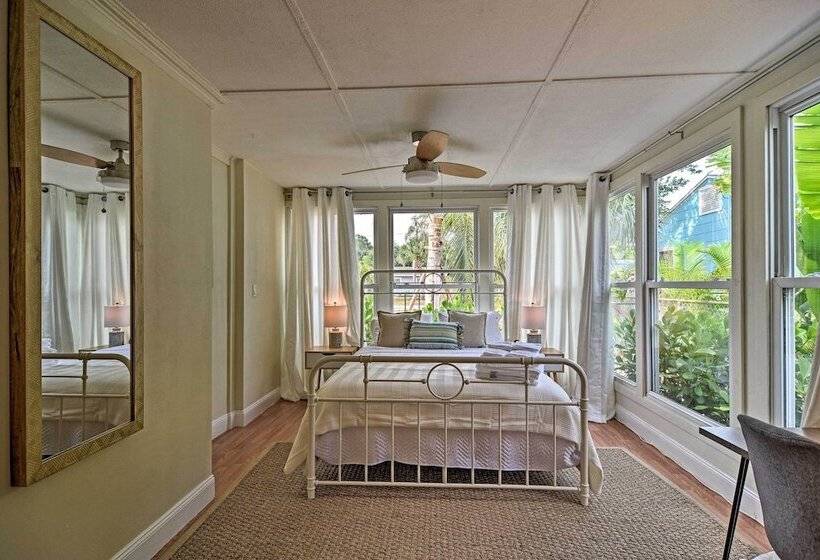 Cozy Jungle Escape < 1 Mi To Gulfport Beach!