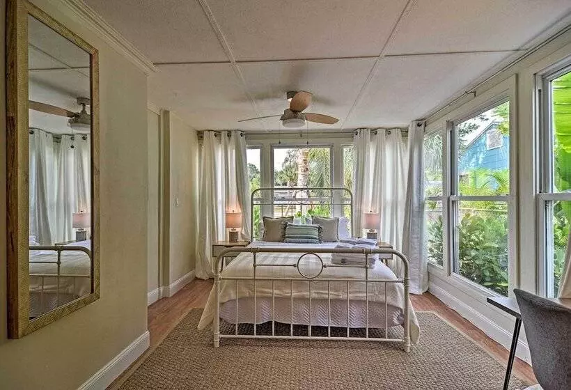 Cozy Jungle Escape < 1 Mi To Gulfport Beach!