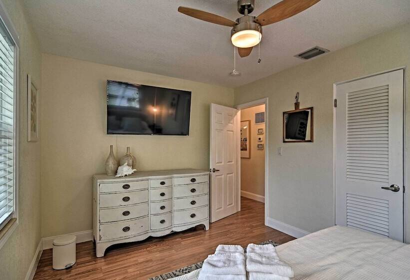 Cozy Jungle Escape < 1 Mi To Gulfport Beach!