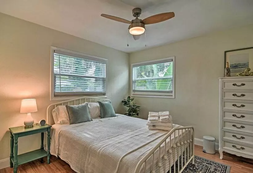 Cozy Jungle Escape < 1 Mi To Gulfport Beach!