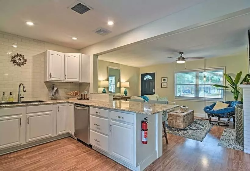 Cozy Jungle Escape < 1 Mi To Gulfport Beach!