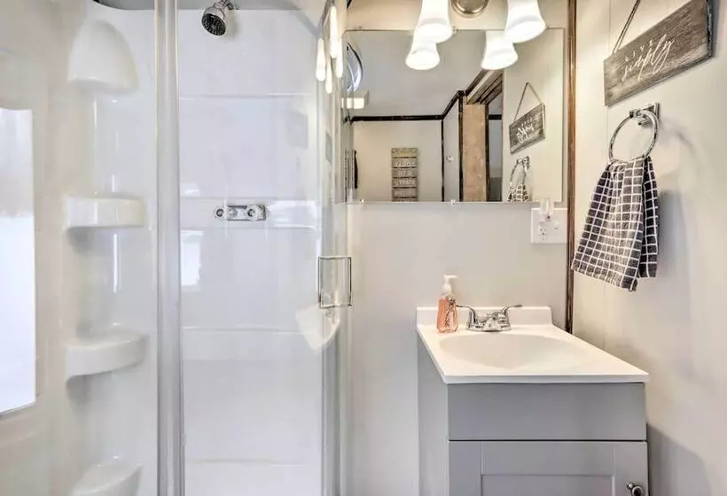 Creekside Cabin < 2 Mi To Hike, Bike & Ski!