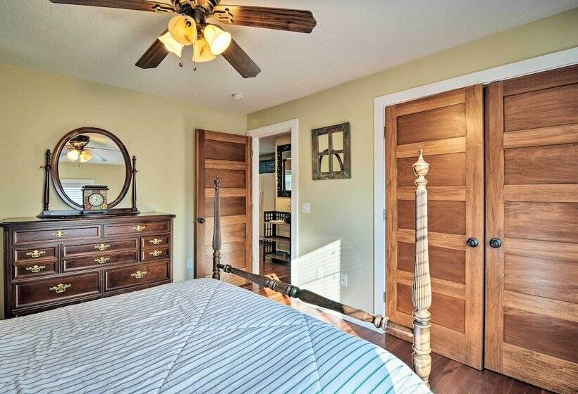 Downtown Charlevoix Duplex 1/2 Mi To Lake Michigan