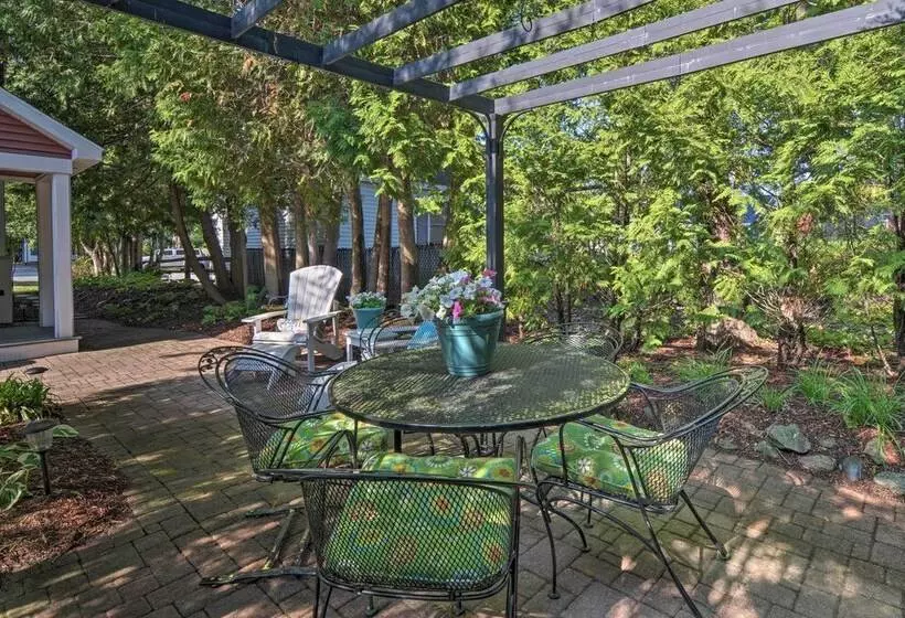 Downtown Charlevoix Duplex 1/2 Mi To Lake Michigan