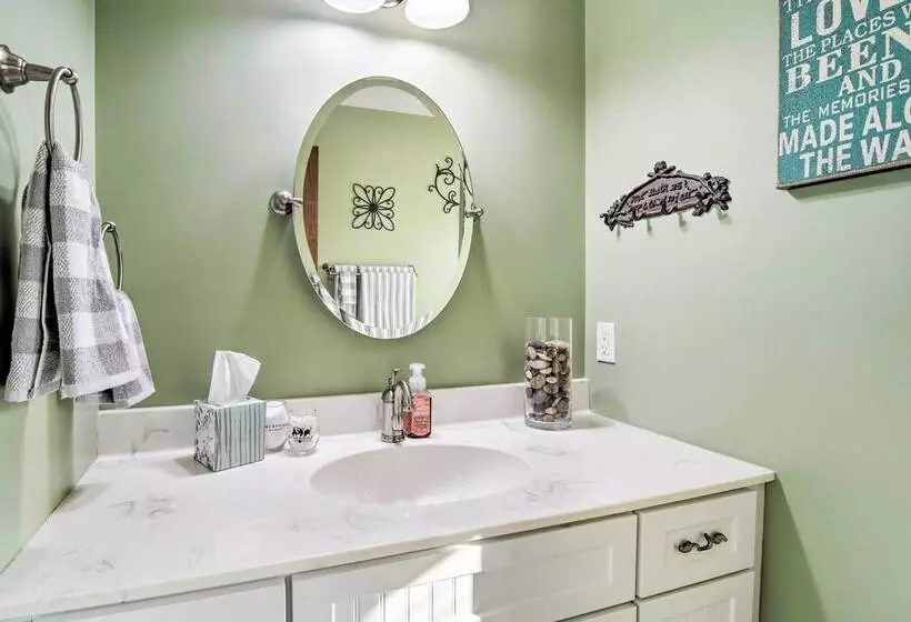 Downtown Charlevoix Duplex 1/2 Mi To Lake Michigan