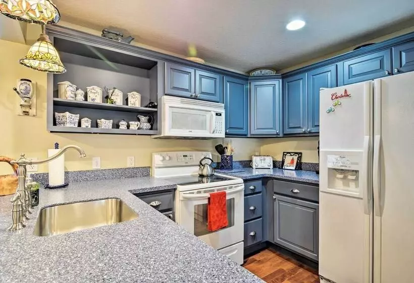 Downtown Charlevoix Duplex 1/2 Mi To Lake Michigan