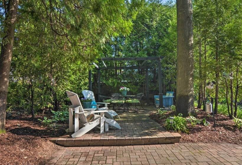 Downtown Charlevoix Duplex 1/2 Mi To Lake Michigan