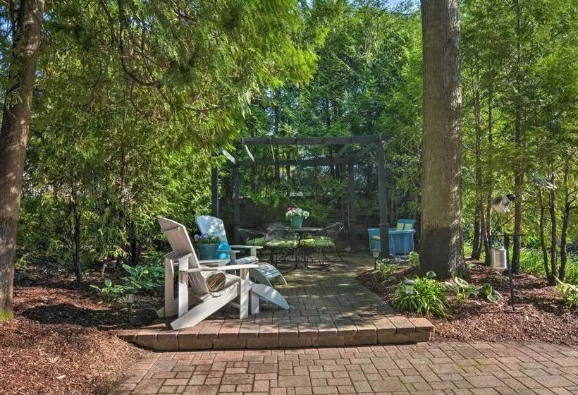 Downtown Charlevoix Duplex 1/2 Mi To Lake Michigan