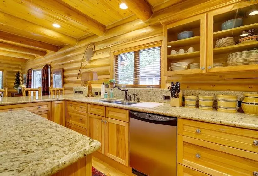 Exquisite Mccall Log Cabin   Walk To Payette Lake!