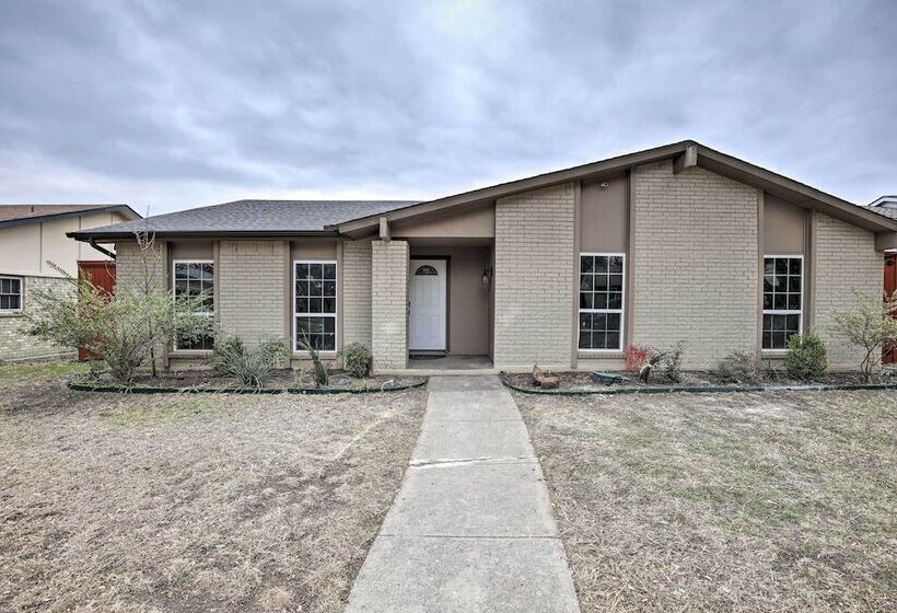 Private Pool & Game Room: Family Home In Garland!