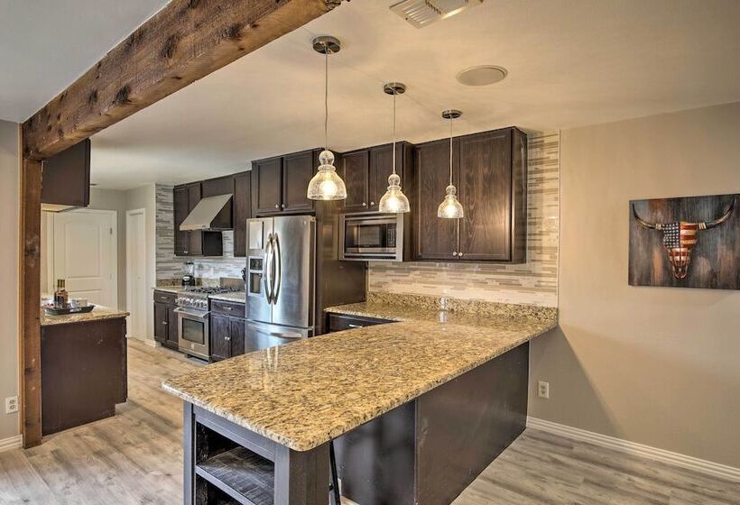 Private Pool & Game Room: Family Home In Garland!