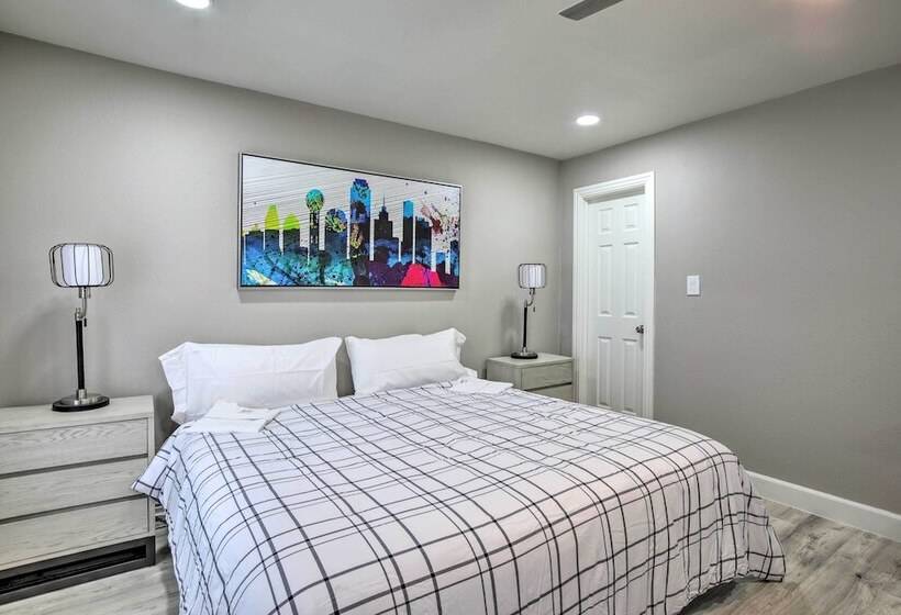 Private Pool & Game Room: Family Home In Garland!