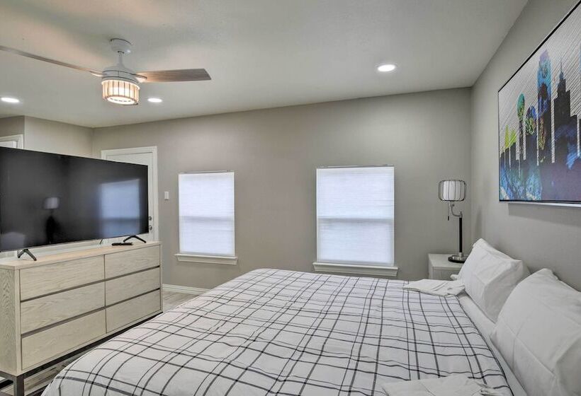 Private Pool & Game Room: Family Home In Garland!