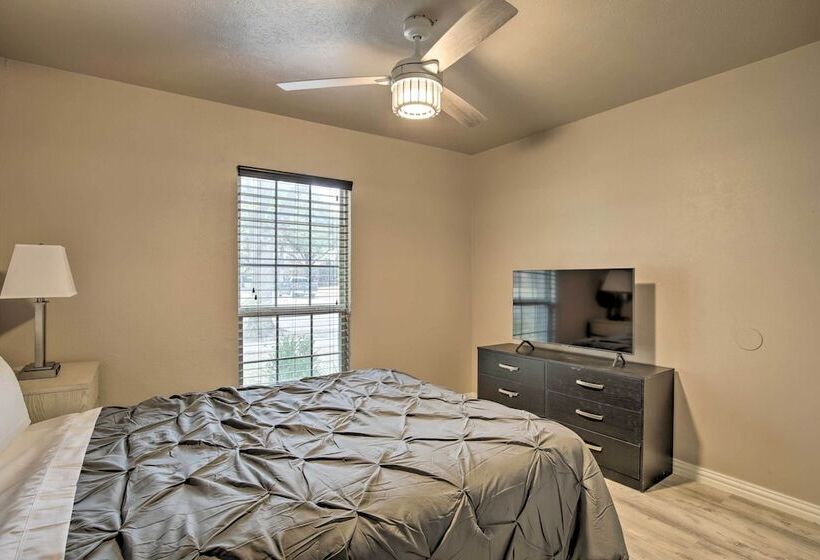 Private Pool & Game Room: Family Home In Garland!