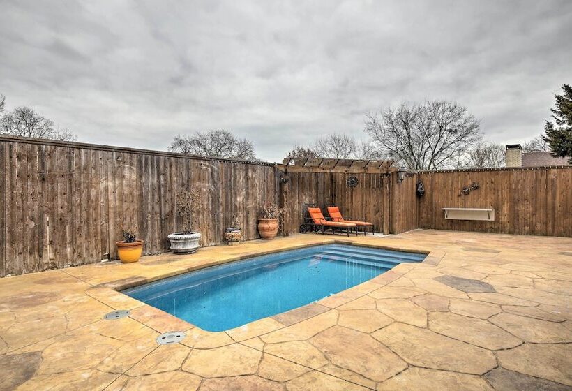 Private Pool & Game Room: Family Home In Garland!