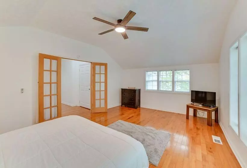 Lake Escape In Cadiz W/ Dock: Families Welcome!